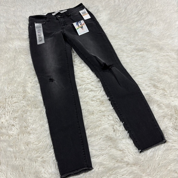 NWT Tinseltown mid-rise Black Denim distressed knee jeans juniors size 7 - Picture 4 of 13